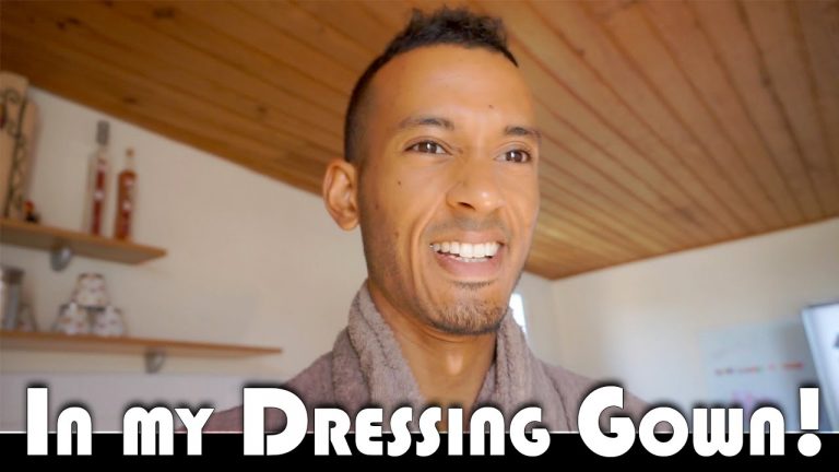 Read more about the article STILL IN MY DRESSING GOWN! – LIVING IN PORTUGAL DAILY VLOG (ADITL EP402)